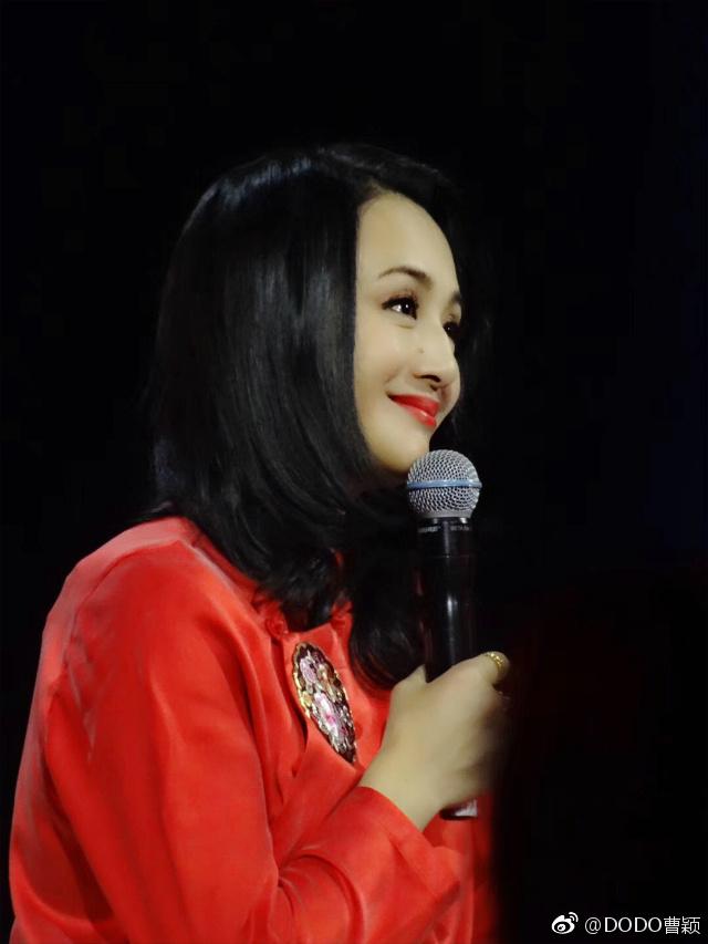 就在观众都以为曹颖即将接替春晚时,曹颖突然宣布自己要离开央视,称"