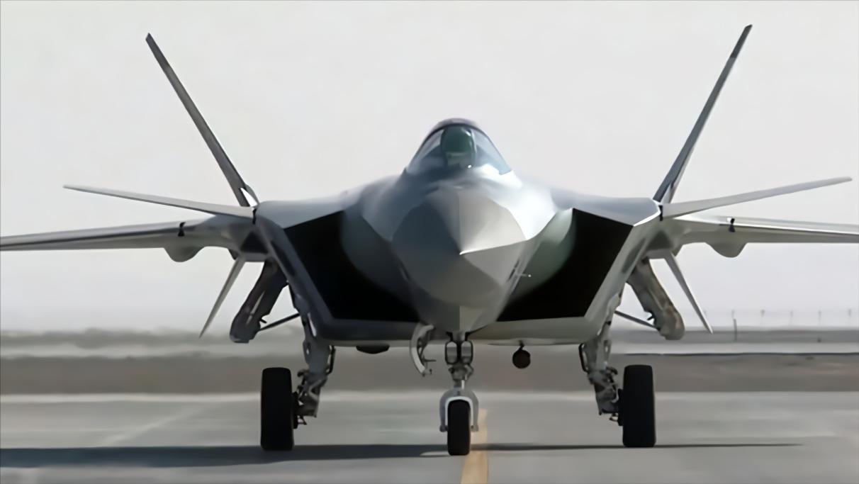 歼20已装备国发,为何歼31不装备?原因很简单