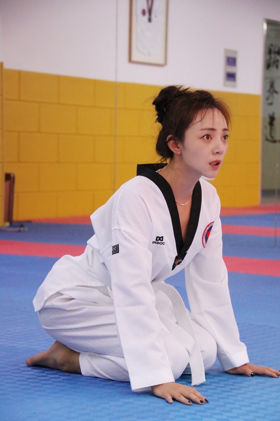 别看陶慧长得很清纯,但是她练起跆拳道的样子,好像谁都不服