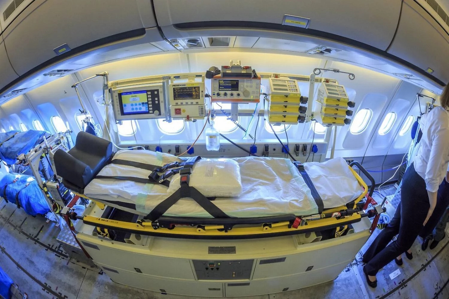 图为 德国a310空中救护机内部为了完成此次转运,德国空军罕见出动了