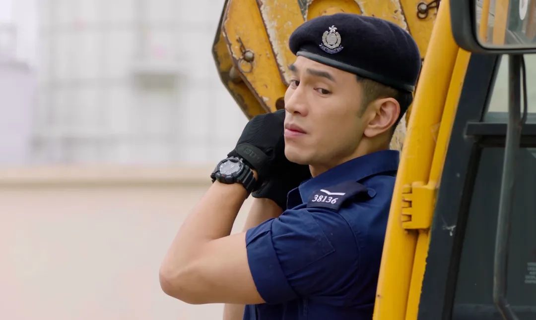 tvb小生拍剧自带绅士属性,《机场特警》里他又开始秀小提琴了!