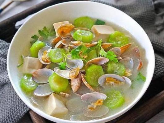 鱼头饼蛤蜊丝瓜汤虾仁萝卜汤这几道家常菜的做法