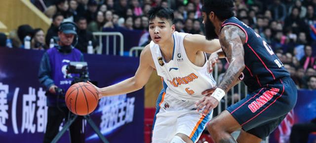 1米93射手休赛期遭山东男篮放弃,如今他证明了自己"|山东男篮|杨越|赛