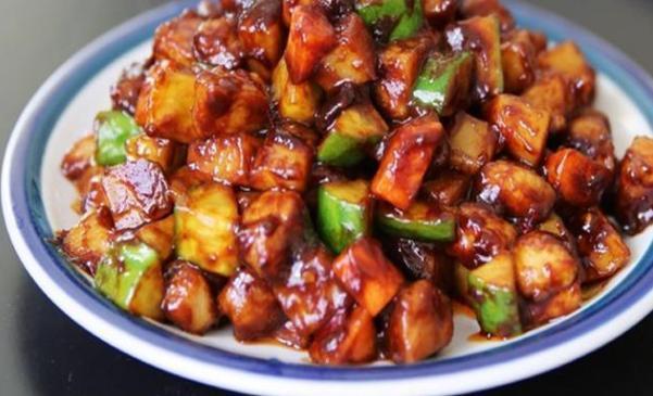 美食精选酱爆肉丁砂锅焗黄鱼凉拌鸡爪酱汁脆香豆腐