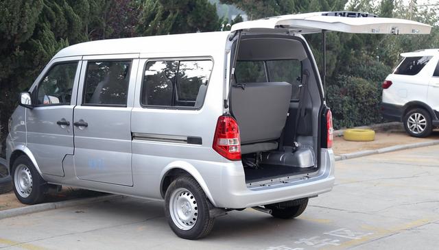 最便宜面包车来了,东风这款车最低2.89万,还是四缸,油耗仅6l