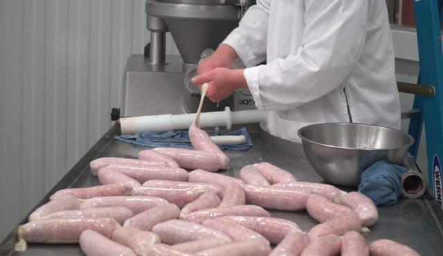 火腿肠到底干不干净了解火腿肠的生产过程后你还敢吃吗