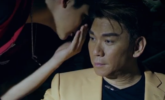 同年参演《再起风云》,出演高级督察"狄坚".