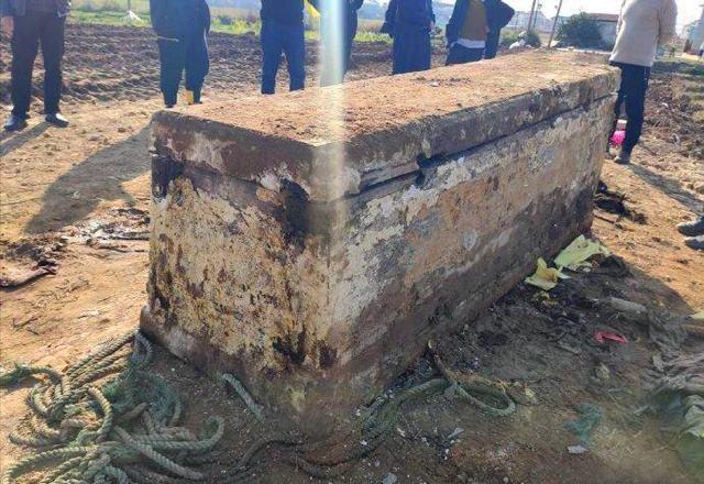 蒲城县出土一座"让皇帝"墓,因为被盗,有件神奇文物永远消失了