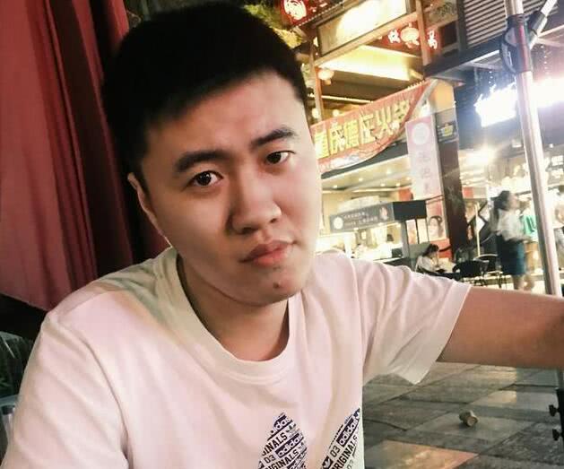 霸哥单杀theshy上热搜李佳航发文调侃我的青春结束了