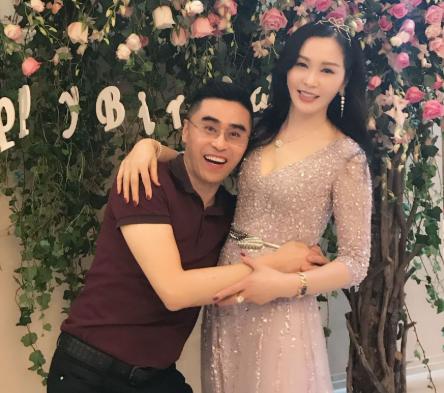 歌手陈冰:结婚一年闪离,父亲身价30亿,母亲年轻漂亮同框似姐妹