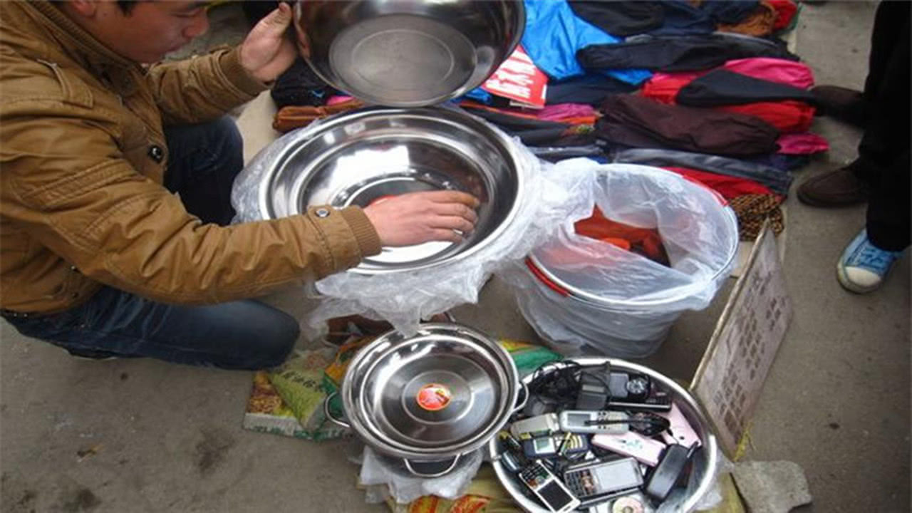 大街上随处可见的旧手机换脸盆究竟有何猫腻看完颠覆你的认知