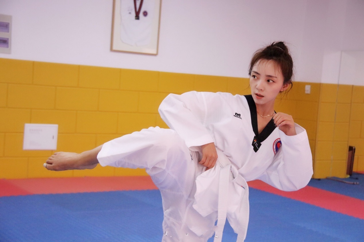别看陶慧长得很清纯,但是她练起跆拳道的样子,好像谁都不服