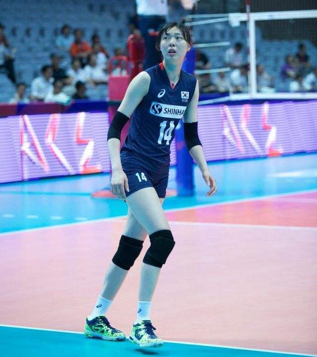 韩国女排元老副攻摘得联赛mvp,她是金软景的好搭档