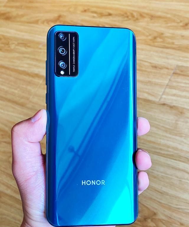 真香警告荣耀play4t1199元起千元机也能屏下指纹解锁了