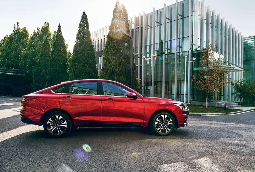 当大多汽车品牌都只看到了宝马x6的成功时,新宝骏却发现了类似于3系