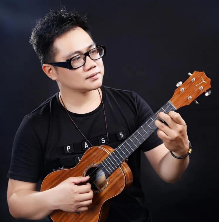 深圳乐器展联盟组委会对话深圳市吉他协会名誉会长吴子彪老师