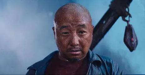 串过征服演过战狼,如今又在龙岭迷窟里扮刁民|龙岭迷窟|周晓鸥|战狼