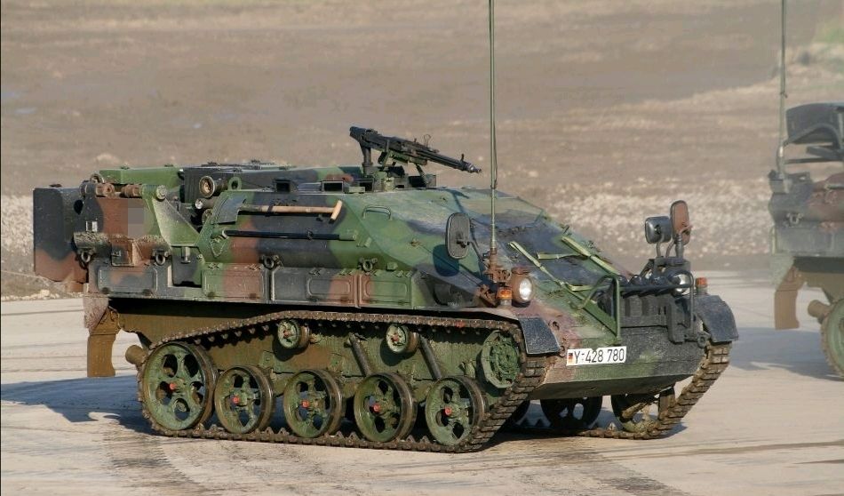 电脑中有着德国"豹猫"防空系统的资料,其中包括如何使用以及如何通过