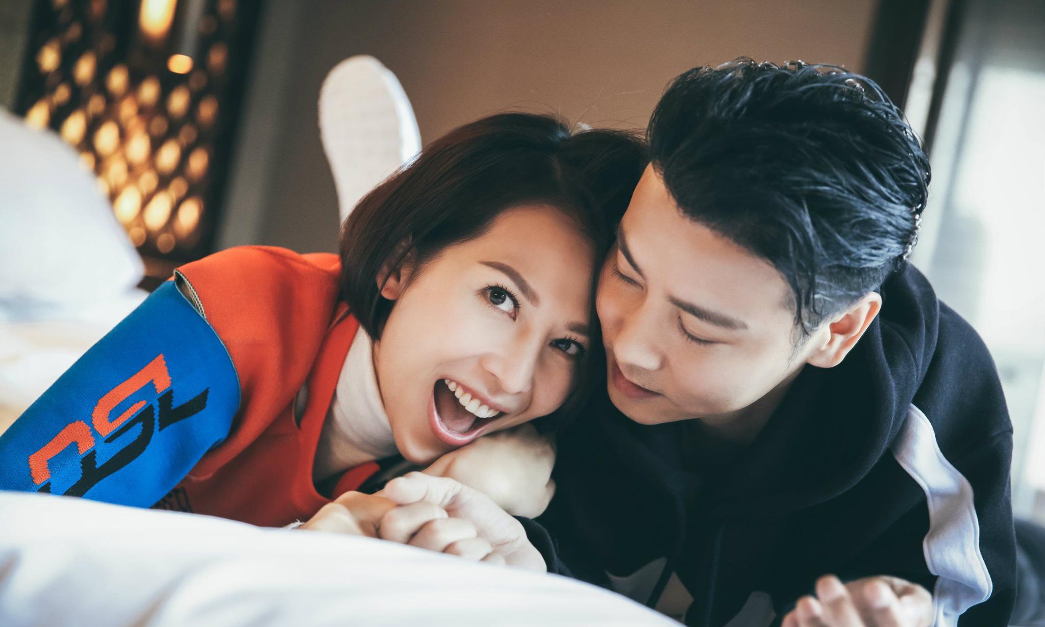 年近50岁夫妻,童趣十足,张晋蔡少芬不愧是名副其实的模范夫妻