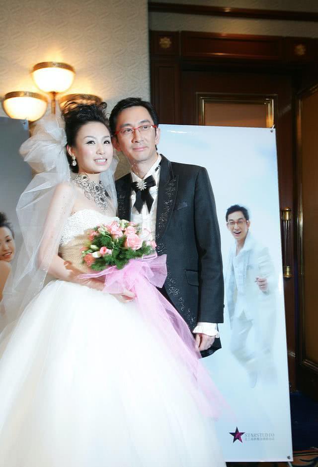 55岁吴启华离婚六年承担女儿前妻月均20万生活费,对女儿心有愧疚