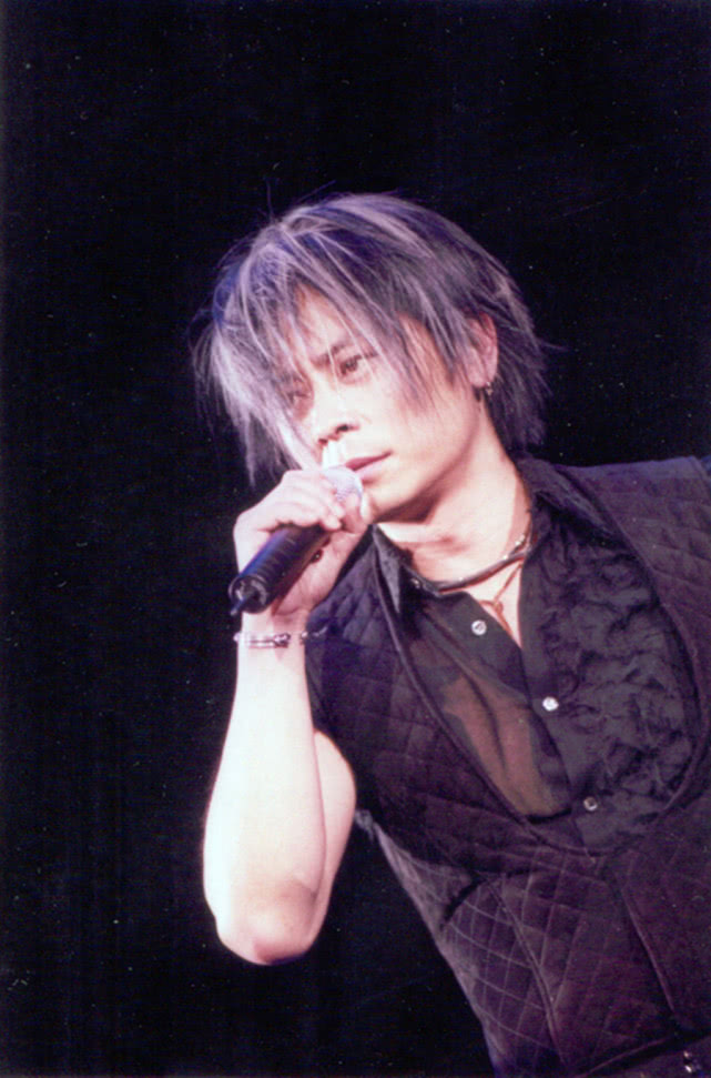 王杰定居加拿大后神隐一年突然上线报平安一番话把现状全透露