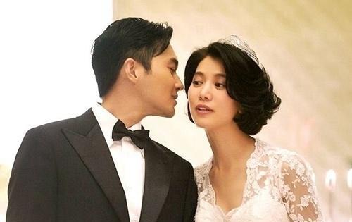 袁咏仪携老公亮相,48岁浓妆难掩老态,发福之后比老公还胖一圈|袁咏仪