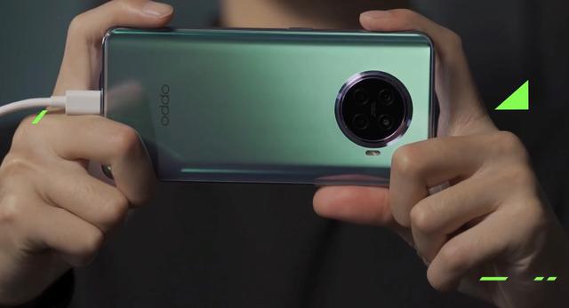 oppo ace 2真机提前亮相!圆形摄像头 小挖孔,有点主流
