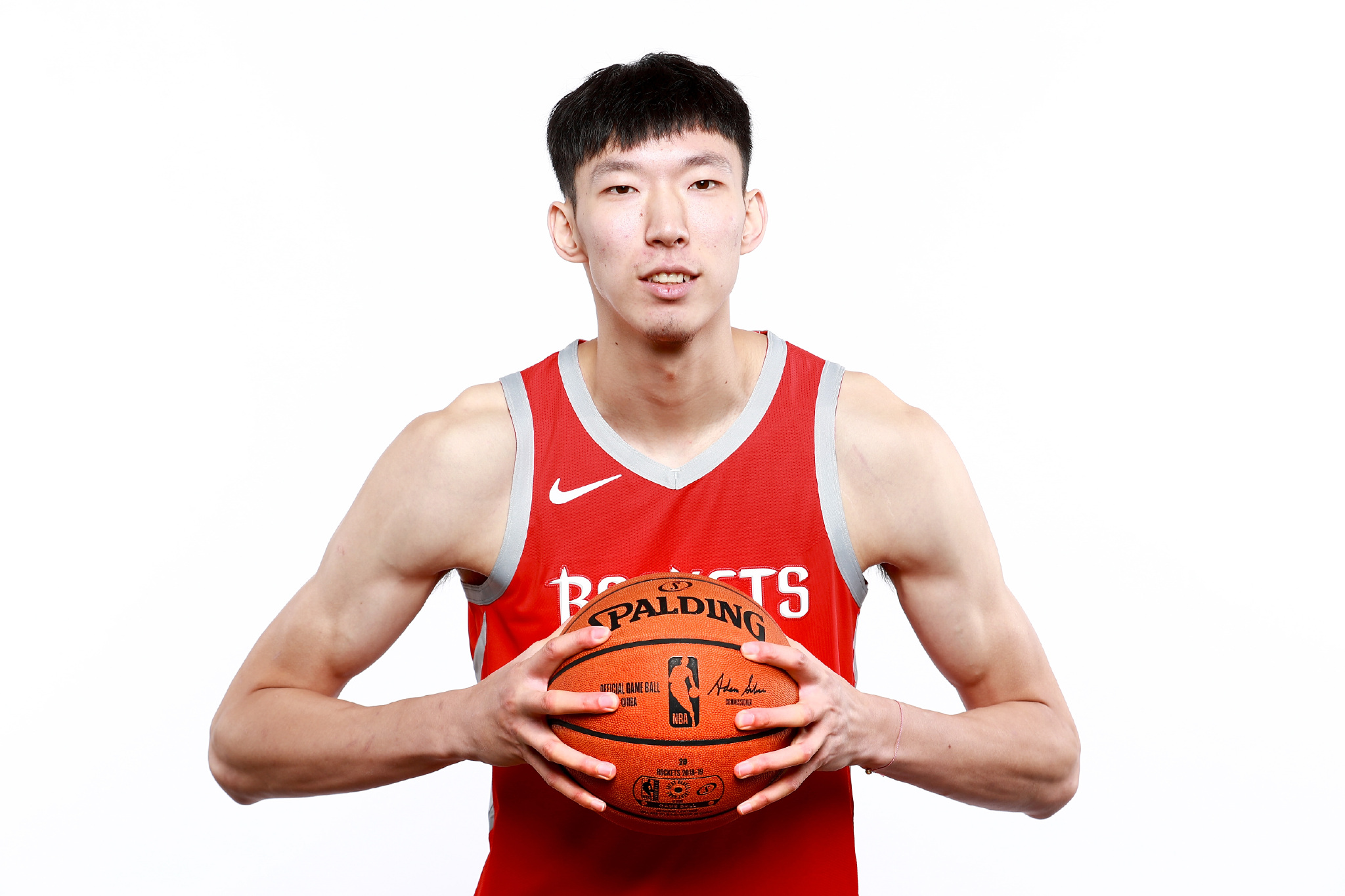 对于中国球迷来说,能够有国内球员进入nba是篮球圈的头等大事.