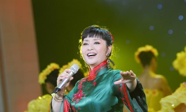 殷秀梅:6登春晚,二婚嫁法国贵族拒改国籍,64岁无儿无女太遗憾