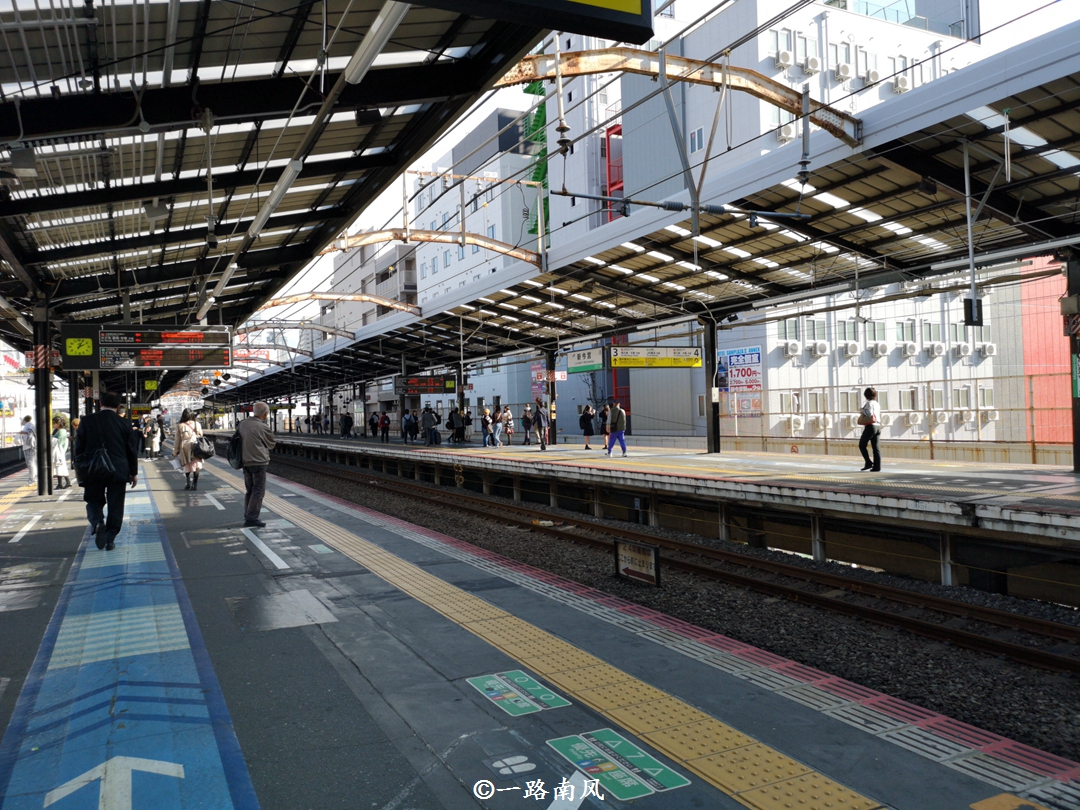 电车|列车|站台_新浪新闻