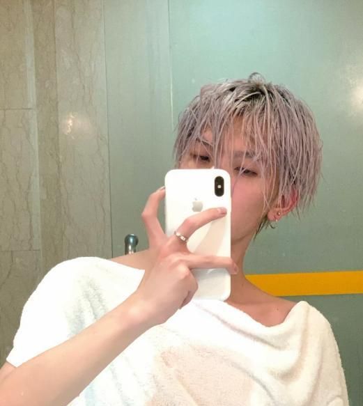 七鹤大人自拍让女粉粉疯狂,入镜照仅有一条毛巾,毫无违和感!