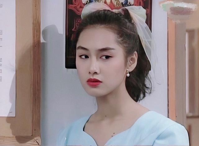 朱茵旧照曝光,双马尾清纯俏皮,这才是国民"初恋脸"