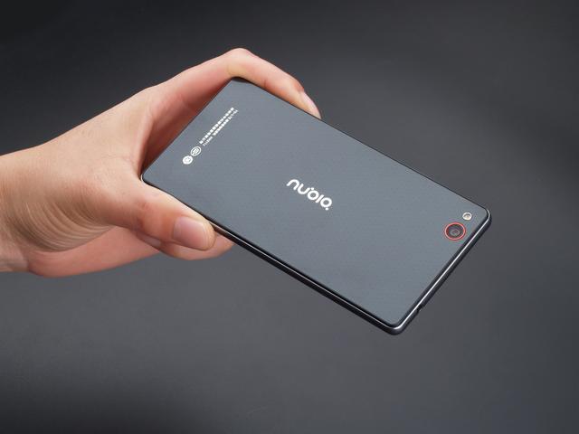 专业级手机相机优化乃至是无边框屏幕等众多特色,就让nubia这