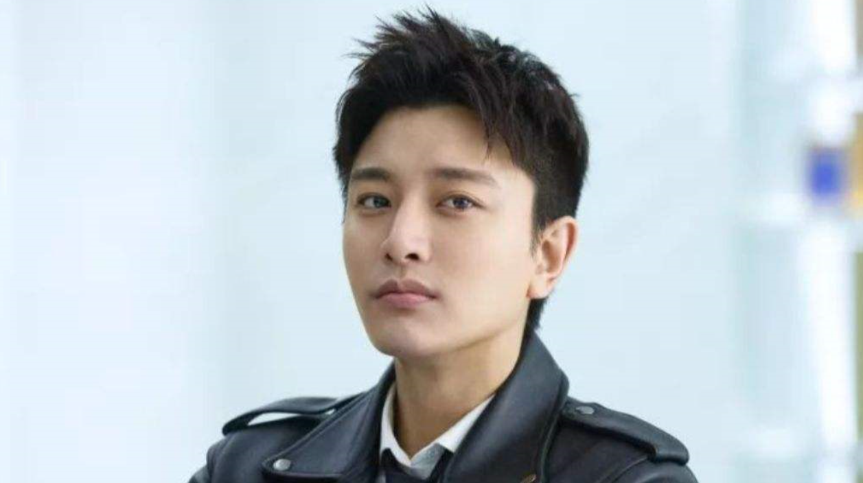 贾乃亮恋上20岁旧相识仍关注李小璐李小璐也保存着两人恩爱照