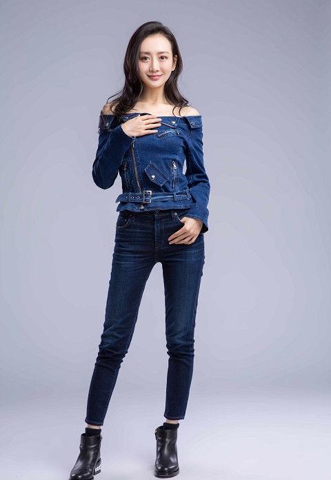 37岁王鸥放得开肚兜连体裤纯美又大气露背小绑带够撩人