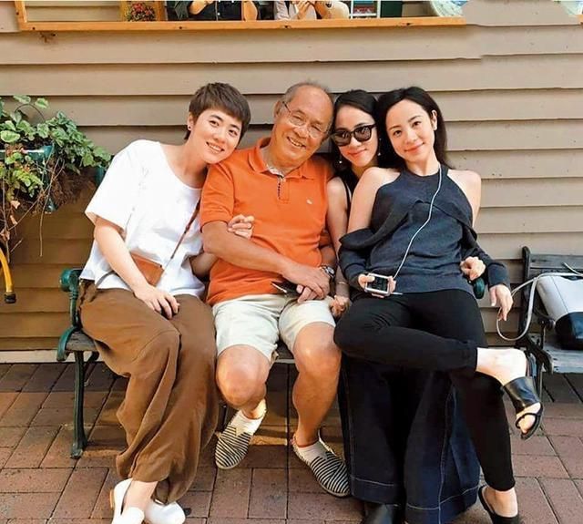 56岁tvb"古装美人"谢宁现身曲奇总店,亲自售卖,容颜苍老憔悴