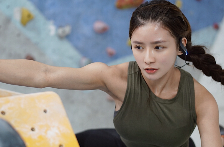 本以为蔡卓宜是温柔女孩看到她的攀岩照手臂肌肉让男粉懵了