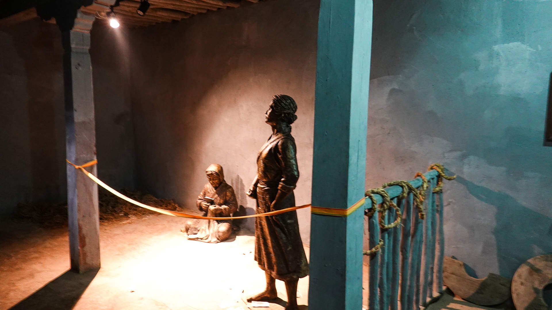 畅游拉萨八廓街,最不起眼的朗孜夏陈列馆,是曾经旧西藏的监狱