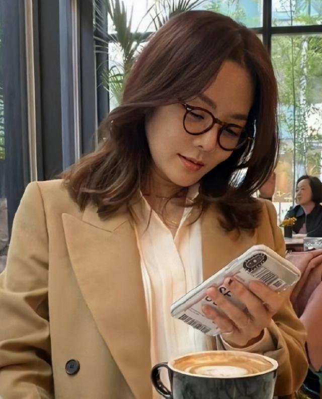 韩国女星二婚嫁国人,婚后被宠成少女,41岁已成人生赢家|蔡琳|韩国女星