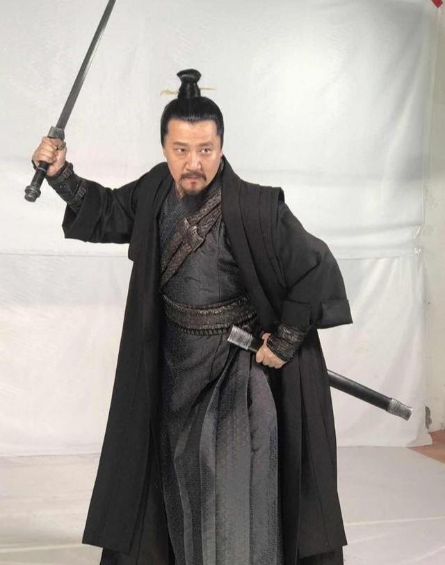 正午阳光御用演员,撞脸两个历史人物,两剧同晚开播,却没认出他