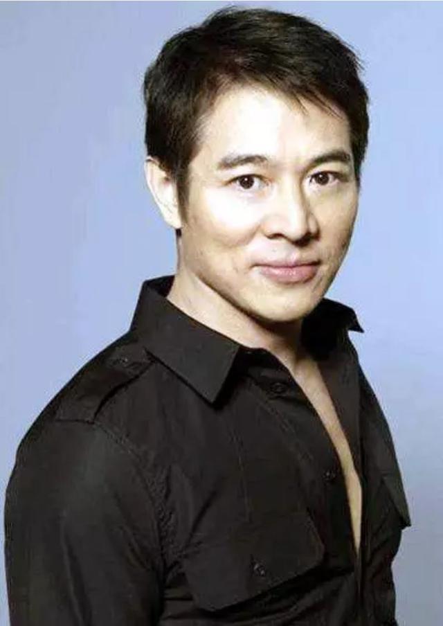 功夫巨星李连杰在成名后也已经加入新加坡,很多人都意料不到吧,毕竟