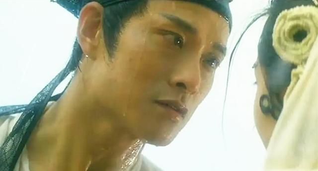 67岁"仇笑痴"近照,戴老花镜难掩老态