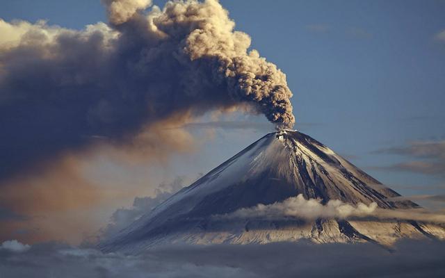 印尼喀拉喀托火山喷发这座火山可不得了曾经造成过全球性灾难