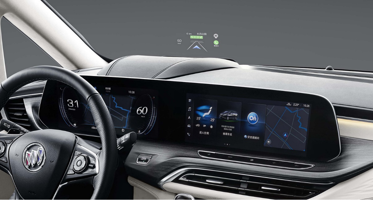 14寸的hud抬头显示,三屏联动也可将关键信息投影到风挡,以降低驾驶