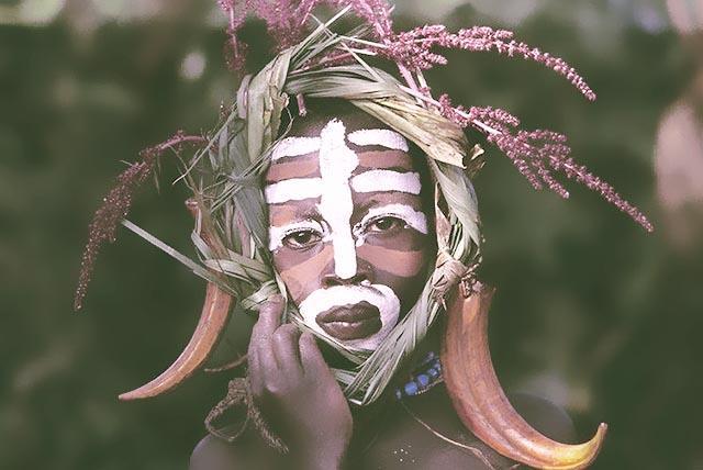 非洲原始部落娃娃古怪习俗吓坏游客,面对这脸瞬间懵逼