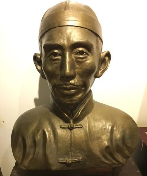 他是云南白药创始人,因不愿交出配方被关进大牢,58岁死于狱中