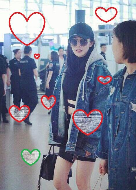 杨幂过安检却意外露出脚踝纹身看清图案我没看错吧