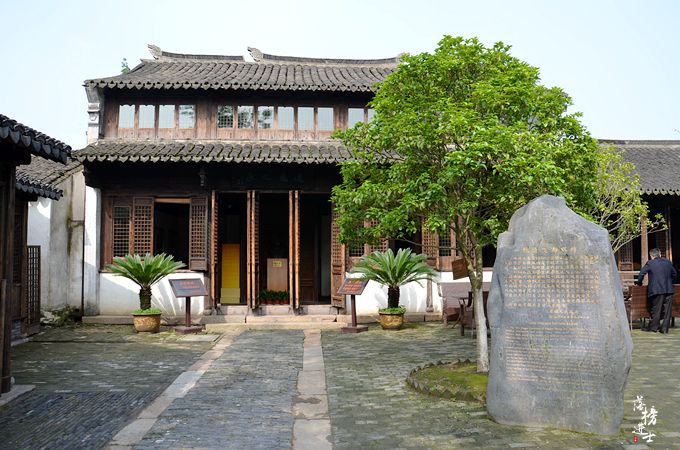 苏州周庄被誉为“江南六大古镇之首”,你知道周庄双桥的故事吗?|双桥|周庄|陈逸飞_新浪新闻