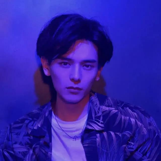 姚弛为养女案发声,自曝幼年遭侵害:叔叔脱衣服骑在自己脖子上