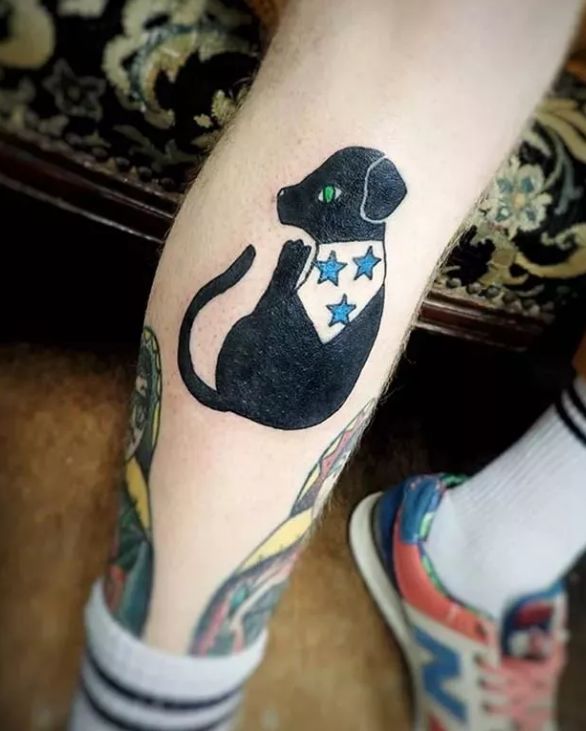 这位10岁的小姑娘,她是世界上最年轻的纹身师,非常酷